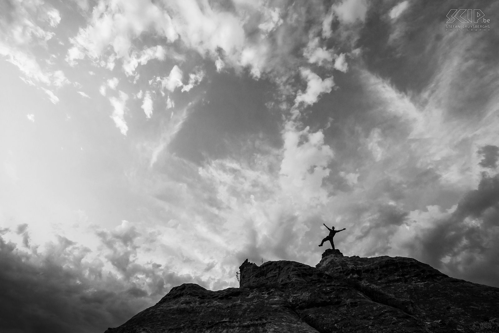Isalo - Op de top van een rots Isalo is heel bekend om zijn prachtige zandstenen rotsformaties en diepe canyons. Stefan Cruysberghs